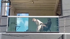 DEIXANDO A BUCETA BEM ABERTA NA VARANDA Thumb