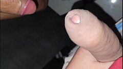 Gay passiva foi conhecer um sex club para homens e se deparou com dois ativos que desceram pica no seu cu at&eacute_ leitar Thumb