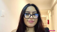 Universitaria de gran culo, pasando su primer casting - Kassandra Miller Thumb