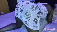 DR PUSSY2 - Vendedor de plataformas vibrat&oacute_rias fode a sua cliente Ebony rabuda bem puta de lingerie, quando entende que o marido n&atilde_o est&aacute_ em casa ( 1 parte ) Thumb