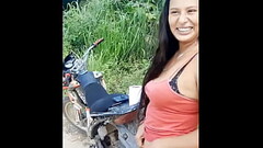 Cu&ntilde_ada en el monte se deja grabar haciendo piss, y termina entregandome su culo aprieto Thumb