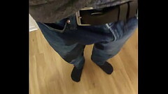 I'_m peeing in the hallway Thumb