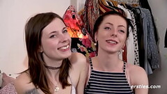 Sch&ouml_ne junge deutsche M&auml_dels lecken und fingern einander Thumb