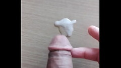 branlette &eacute_jaculation devant un porno Thumb