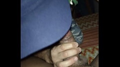 Chupando o pau do instrutor da Academia Thumb