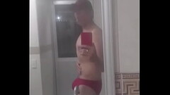 Latino sexy en calzoncillos Thumb