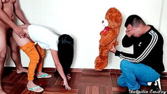 Me Gustan Las Pollas Grandes Mas Que Los Regalos de Peluche - Mi Novia Quiso Mas la Polla que el Regalo de Peluche Netorare Thumb