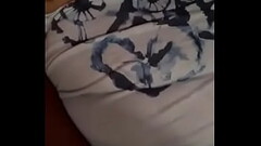 Pel&iacute_culas porno en espa&ntilde_ol Greisy khuk se masturba para mi mientras est&aacute_ en la casa de su pap&aacute_  Vicktor le gusta ver porno de lesbianas Thumb