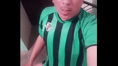 Latino Desnudo manda saludos Thumb