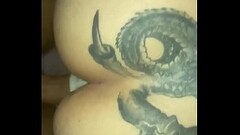 Podendo o rabo da loira gostosa loira tatuada Thumb